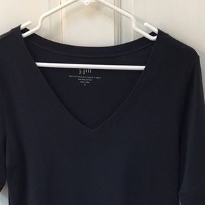 Elbow sleeve v-neck tee!🌻